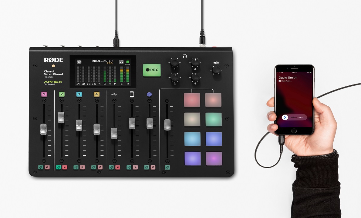 RØDE_RØDECaster_Pro_INSITU_SC9_SMARTPHONE_CONNECT_iPHONE_6_RGB-修改尺寸-1190、720.jpg