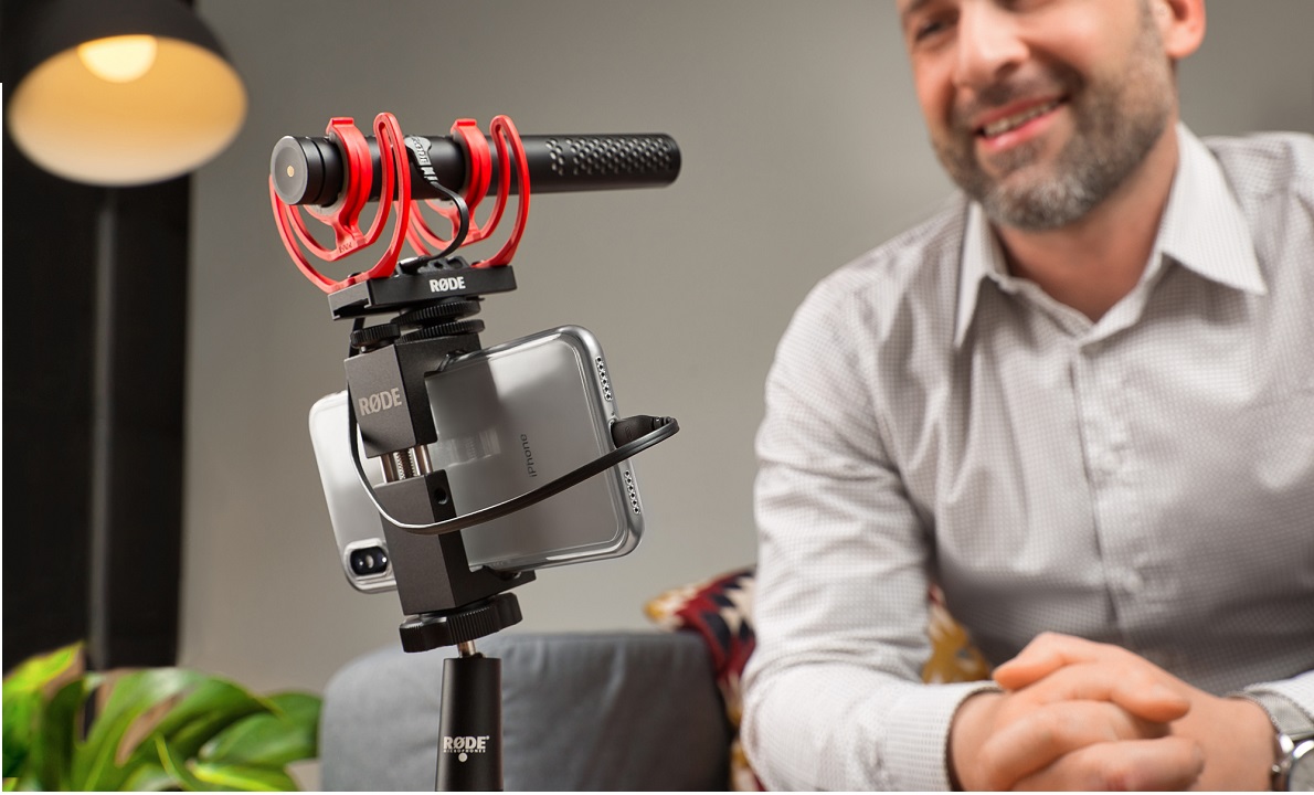 RØDE_SC15_USB_CABLE_VideoMic-NTG_iPHONE_COMPATIBLE_SKYPING_LIVINGROOM_RGB.jpg