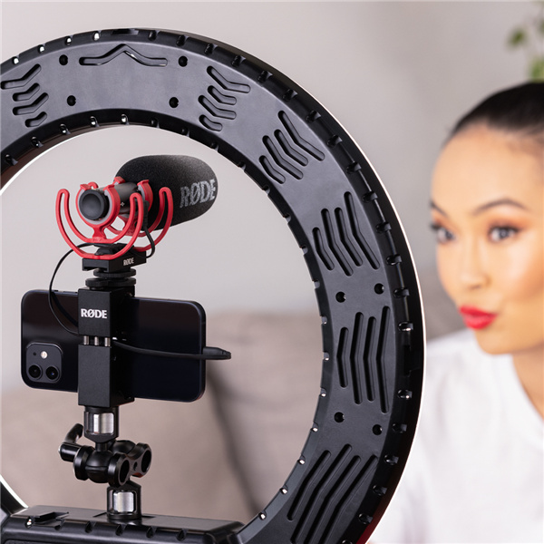 220322_101743_1233.jpg rode-videomic-go-II-insitu-girl-selfie-beauty-light-september-2021-1080x1080-rgb.jpg