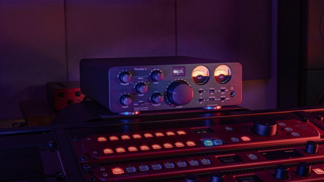 Phonitor3-studio-ambience_violet-2048x1152.jpg